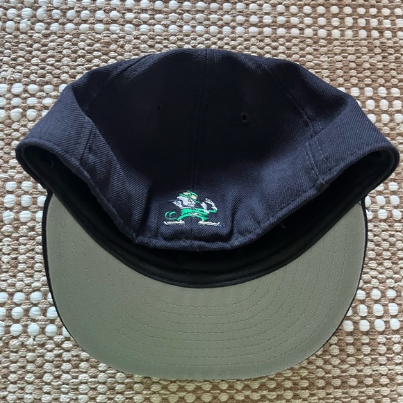 Notre dame fitted hat - Picture 2 of 2